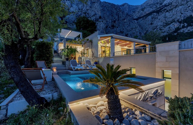 Holidayhome in a quiet location with pool&sea view, mini golf course& playground
