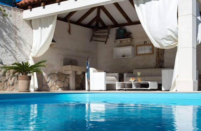Holidays for the soul (private heated pool)