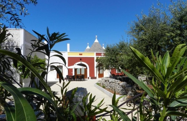Holidays in Trulli: CASEDDE homes trulli and times