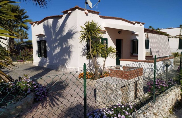 Holidays in Villino n ° 1 Giovanna DISANTI, immersed in the green at VIeste in GARGANO