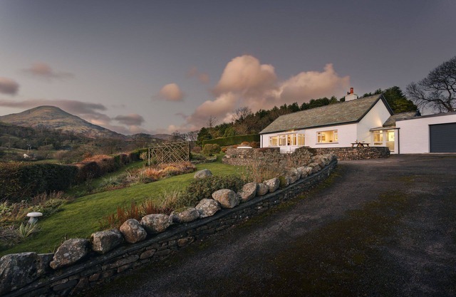 Hollace, Coniston - Lake District cottage sleeping 4 guests with garden and stunning views