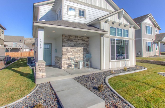 Holland Vineyard Bungalow 4 bed, 2 1/2 bath with hot tub