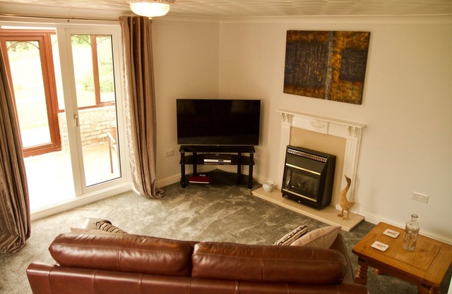 Holly Cottage - The Chestnuts Holiday Cottages