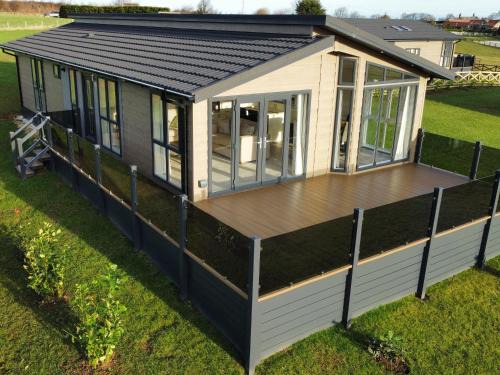 Holly Lodge