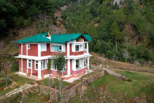 Hollyhock Cottage by VEO - Part of StayVista