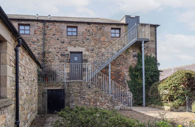 HOLLYHOCK, family friendly, character holiday cottage in Wooler