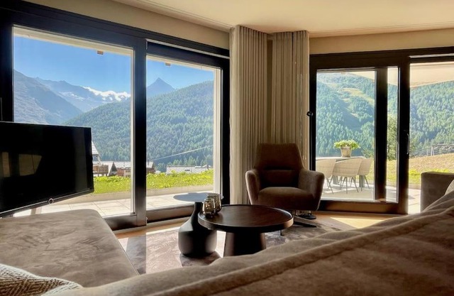 Hollywood 1 - A luxury, comfortable and spacious apartment located directly on the slopes!
