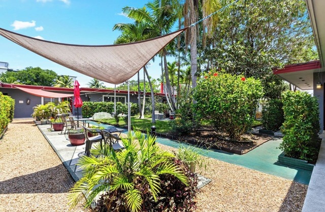 Hollywood 1BR Near Beach & Dining