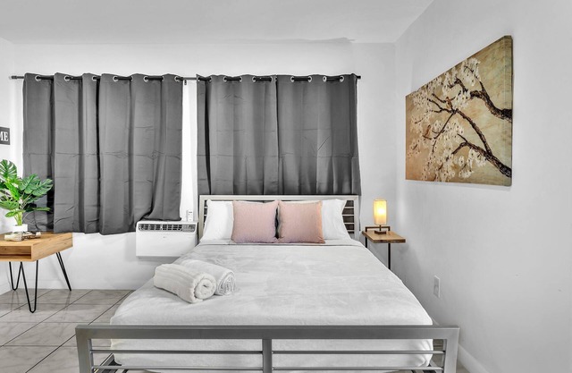 Hollywood Beach Getaway ~ Executive Studio Suite
