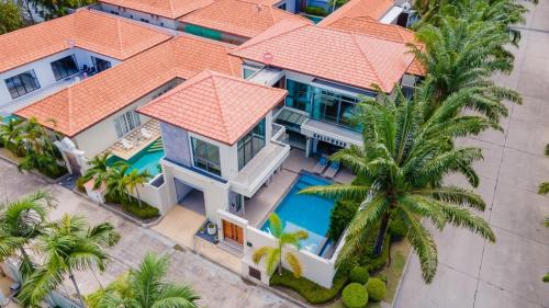 Hollywood Pool Villa Pattaya walking street 2km