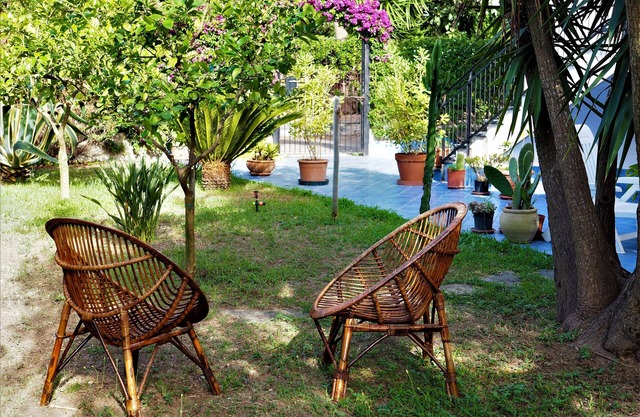 Home with garden close to the sea and parking free