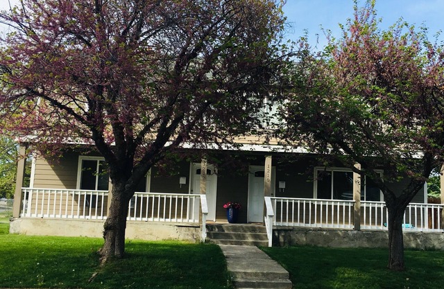 Home away from home. Clean and cozy 3 bedroom, 1 bath in Richland, WA