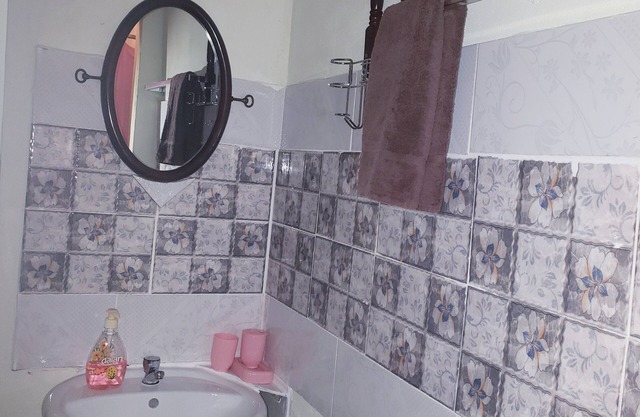 Home Away from Home2nCharming, cozy 2-bedroom apartment in Arima with WiFi, AC.