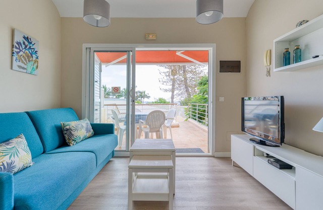 HomeForGuest Modern Apartment in San Agustin 2 min from the beach
