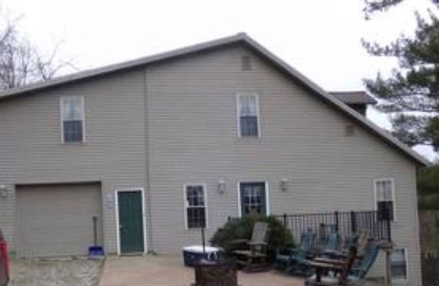 Home in Amish country Ohio surrounded by nature and close to shopping!