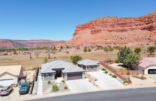 Home in Kanab, Utah Near Zion and Bryce with Private Hot Tub! Incredible stargaz