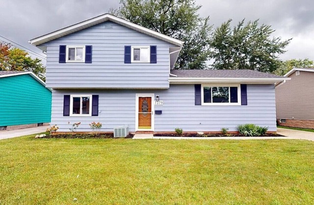 Home in Mentor on the Lake