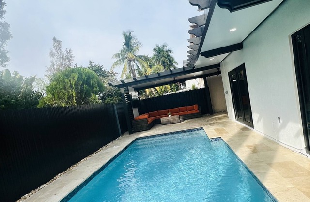 Home luxury with a heated pool at Miami lakes