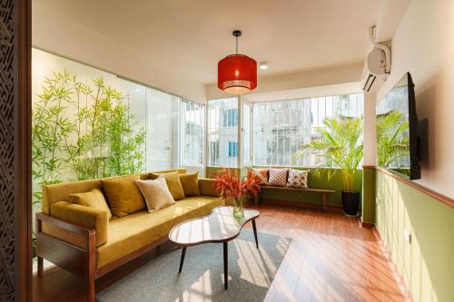 Home of Serenity - 3 BR & 3 baths - 1' to Hoan Kiem Lake & Old Quarter