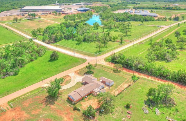 Home on Acre / PET OK / RV OK / GROUPS WELCOME