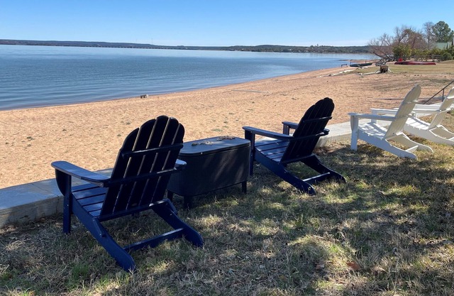 HOME ON LAKE BUCHANAN GREAT VIEW - 1 HR FROM NW AUSTIN - SNOW BIRD RATE: $3100/m