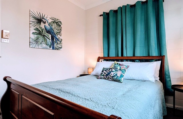Home Sweet Home - 3 bedroom, 1 bathroom. central location
