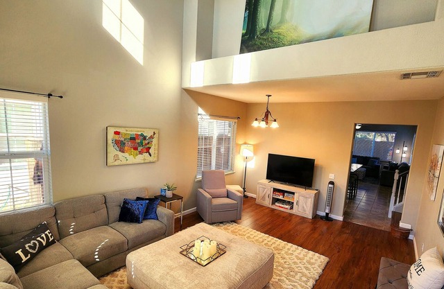 Home Sweet Home - Spacious Modern Home in Turlock
