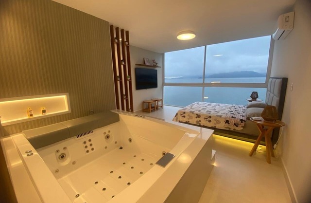 Home Sweet Sea. Beachfront Retreat: Luxury, Comfort and Exclusive SPA