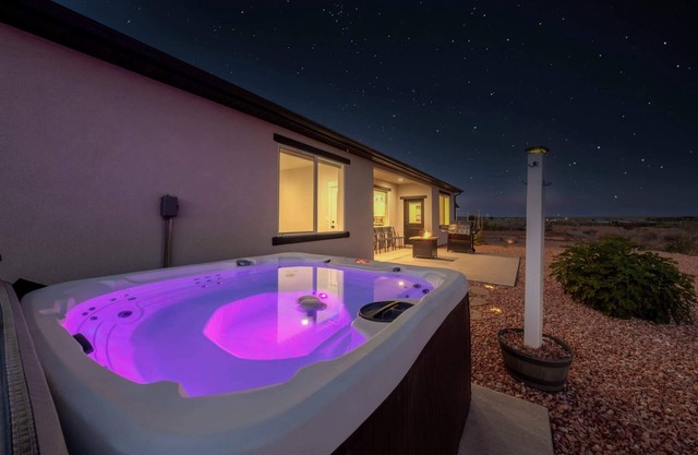 Home w/Private Hot Tub, Close to Zion and Bryce