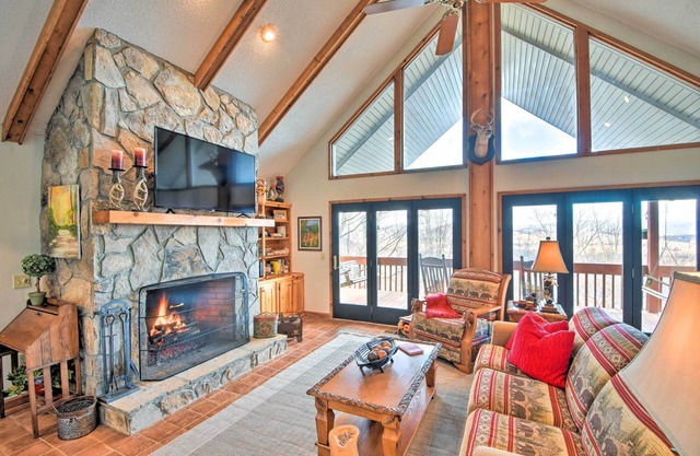 Home w/Spacious Deck, BBQ, Game Room & Lake Views