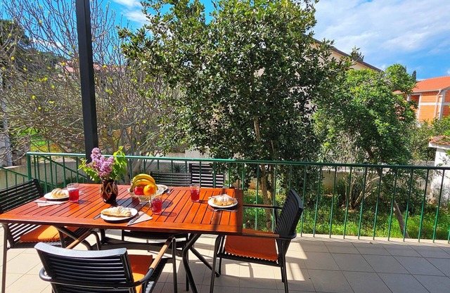 Home with garden, terrace and bike/boat storage, 30m from beach & great cafe bar