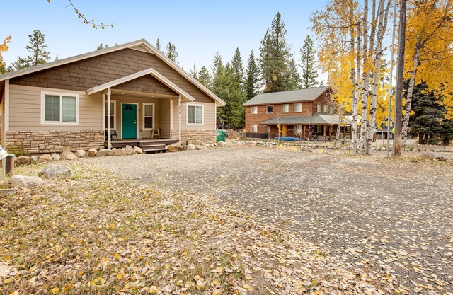 Home with large deck & WiFi - near the lake, trails and town