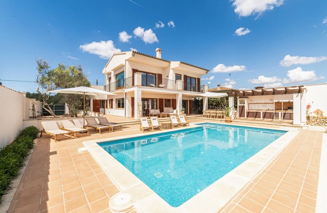 Home with Pool and Sea View
