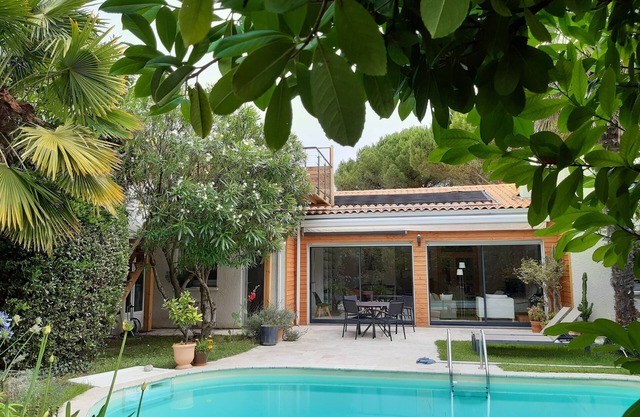 Home with south facing pool not overlooked in La Rochelle