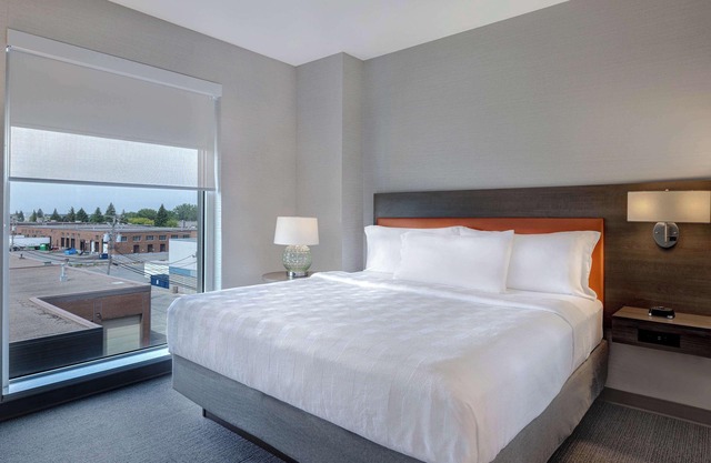 Home2 Suites by Hilton Montreal Dorval