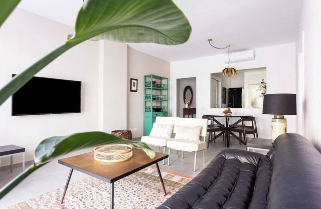 Home2Book Charming Center Apt Santa Cruz