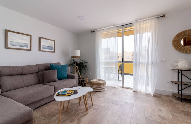 HomeForGuest Ático Cecilia con terraza y vistas al mar en Los Cristianos