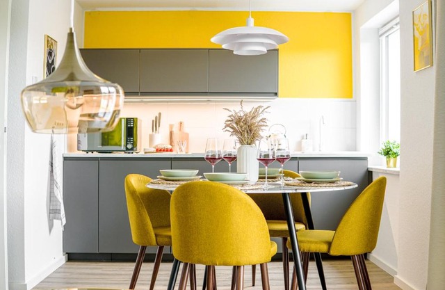 Homefy Come-Together Apartment - Balkon - Aufzug - Free Parking - Smart TVs