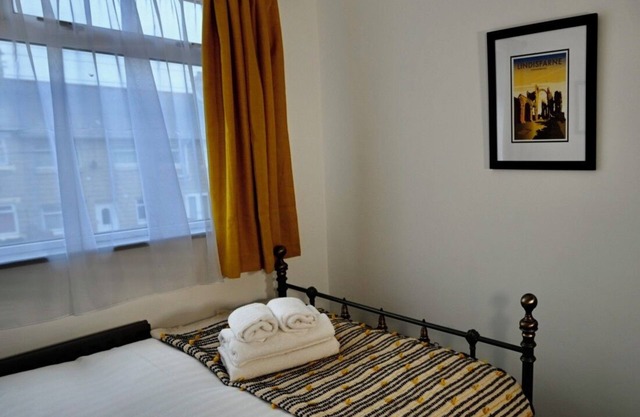 Homely 3 bed, free parking & Wi-fi