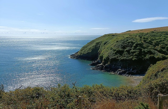 Homely, 4-Bed House close to stunning beach