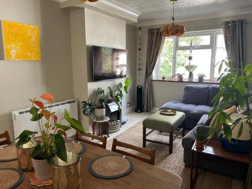 Homely flat in Surrey
