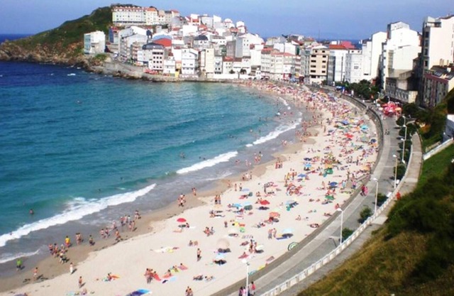 Homerez - 10 m away from the beach! Nice appartement for 7 ppl. at Malpica