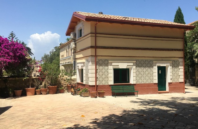 Homerez - 150 m away from the beach! House for 4 ppl. with garden at Crotone