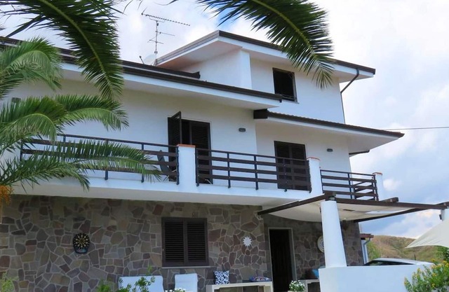 Homerez - 200 m away from the beach! House for 10 ppl. with jacuzzi and sea view