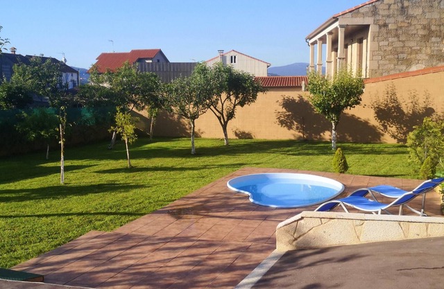 Homerez - 53 m away from the beach! House for 8 ppl. with garden at Esteiro