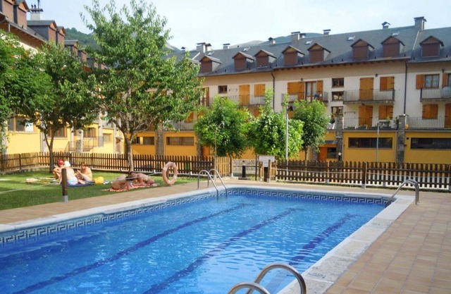 Homerez - Amazing appartement for 4 ppl. with shared pool at Benasque