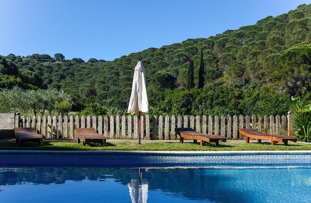 Homerez - Amazing house for 6 ppl. with shared pool and terrace at Porto de Mós