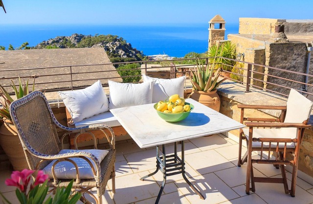 Homerez - Amazing house for 8 ppl. with sea view, terrace and balcony at Anatoli
