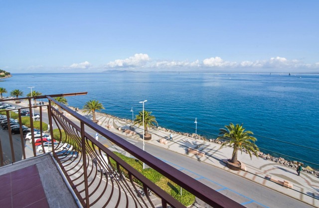 Homerez - Apartment sea view in Porto Santo Stefano