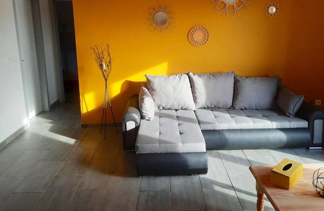 Homerez - Appartement for 6 ppl. with terrace and balcony at Froidchapelle